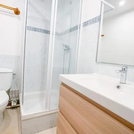 Confortable Proche Pistes Et Commerces Avec Balcon - Fr-1-502-498 * טיגנס